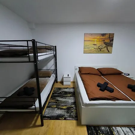 Centrum 아파트 와와